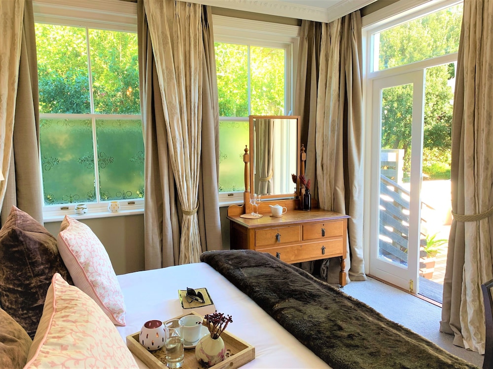 Abbey Manor Luxury Guesthouse 3/70