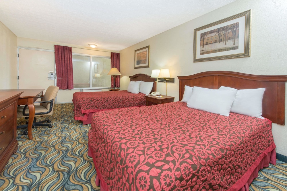 Days Inn & Suites By Wyndham Dayton North 9/19