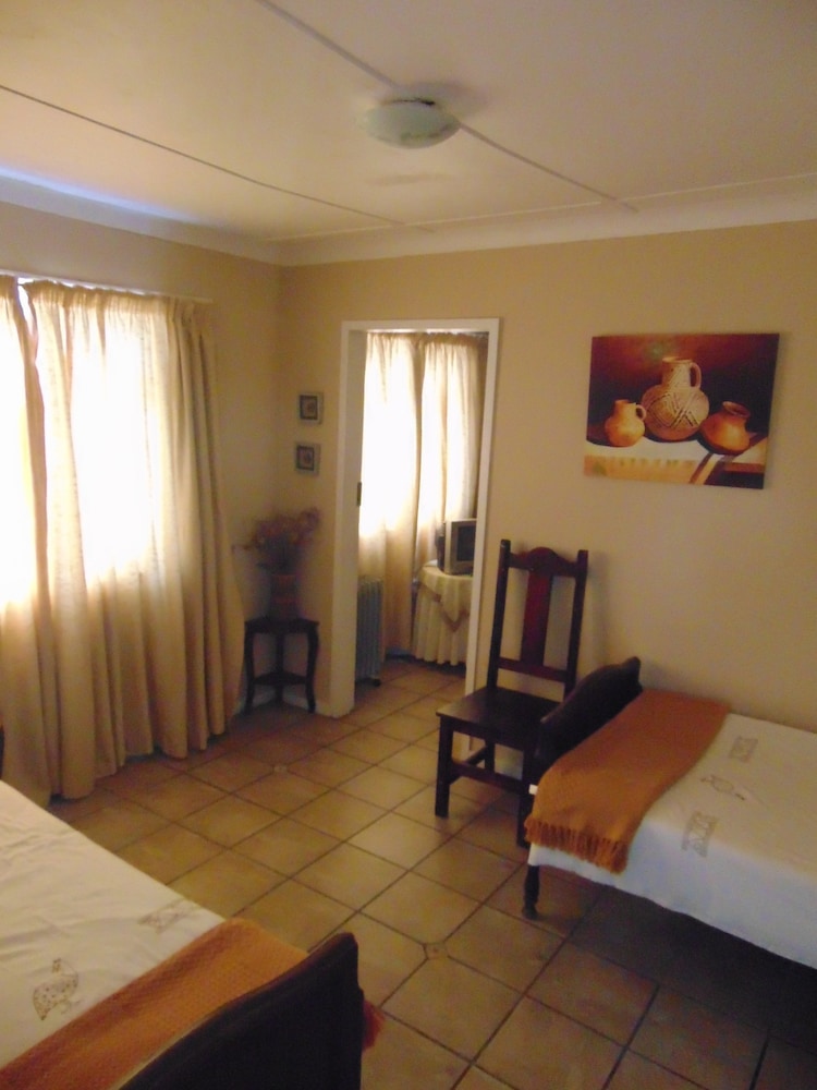 Fountain Baths Guest Cottages 18/42