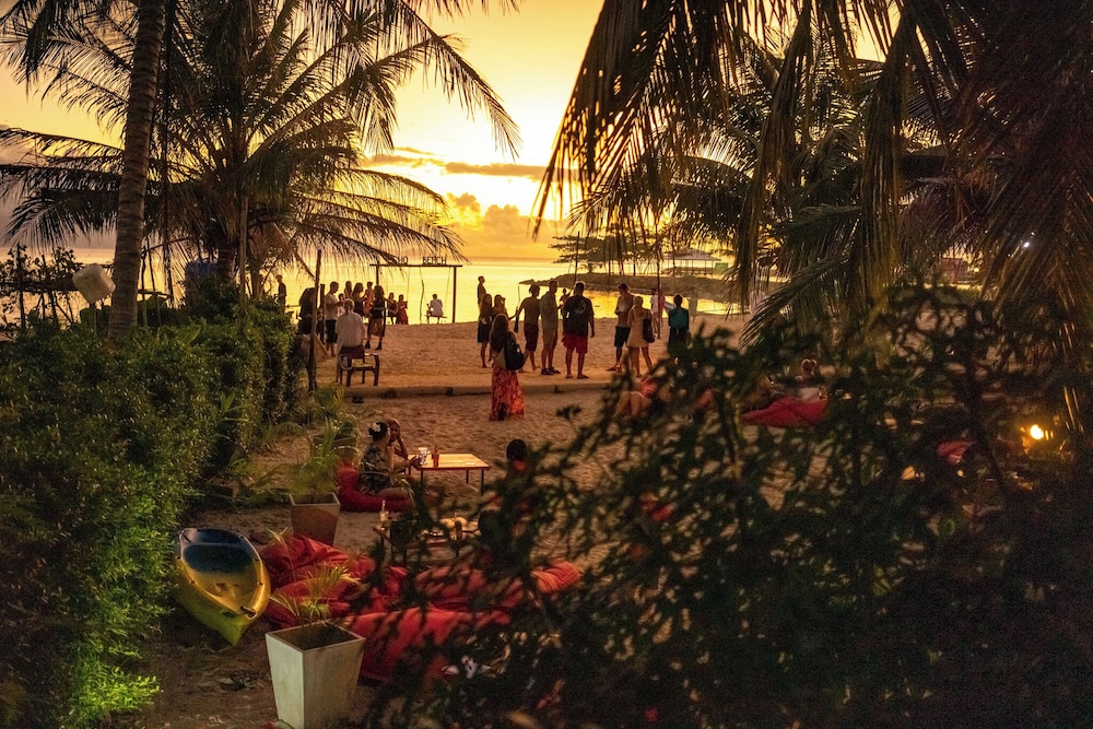 Echo Beach Backpackers 44/50