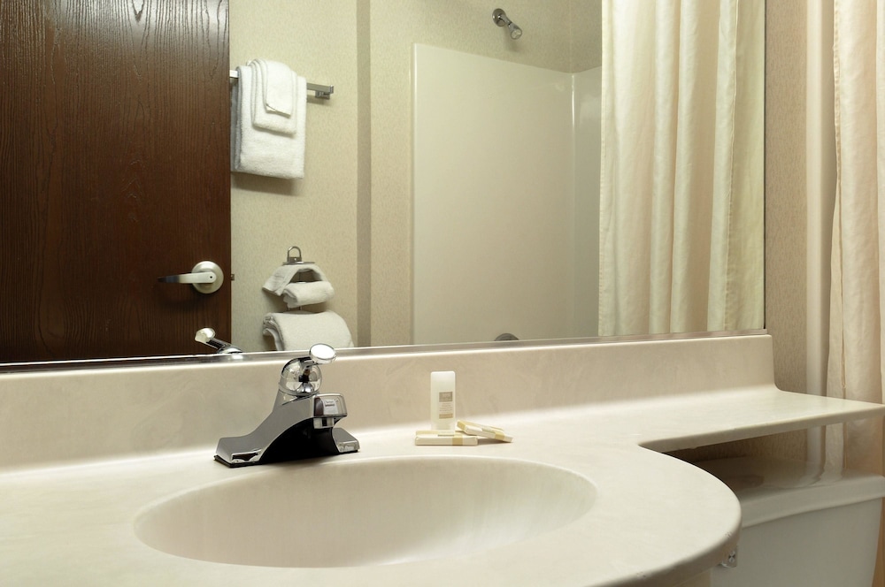 Microtel Inn & Suites by Wyndham Bloomington MSP Airport 9/16