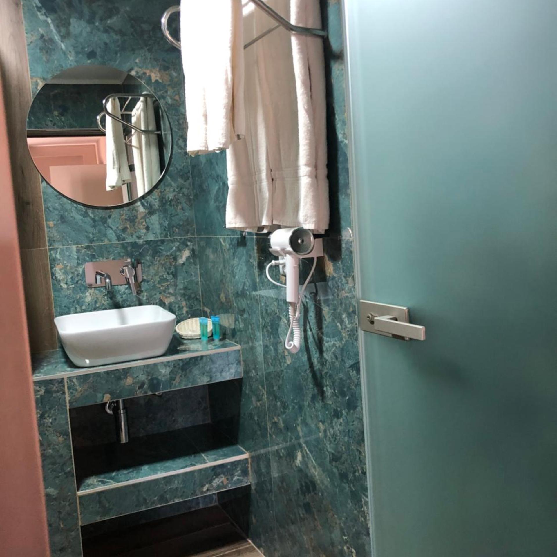 Athanasia Rooms 35/39