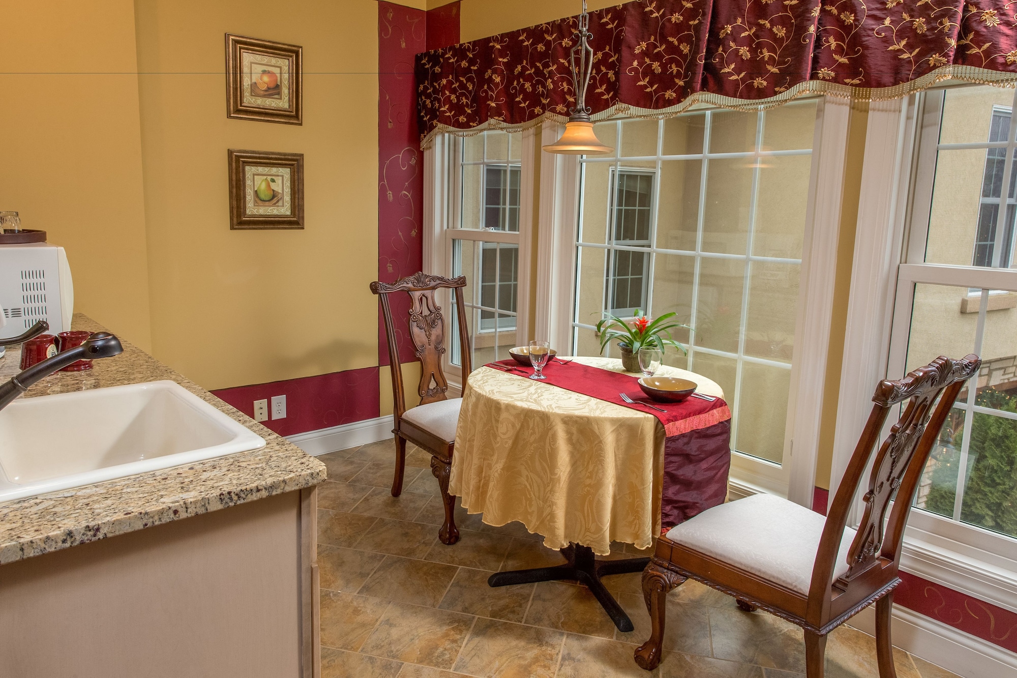 Elizabeth, Suite, King Bed