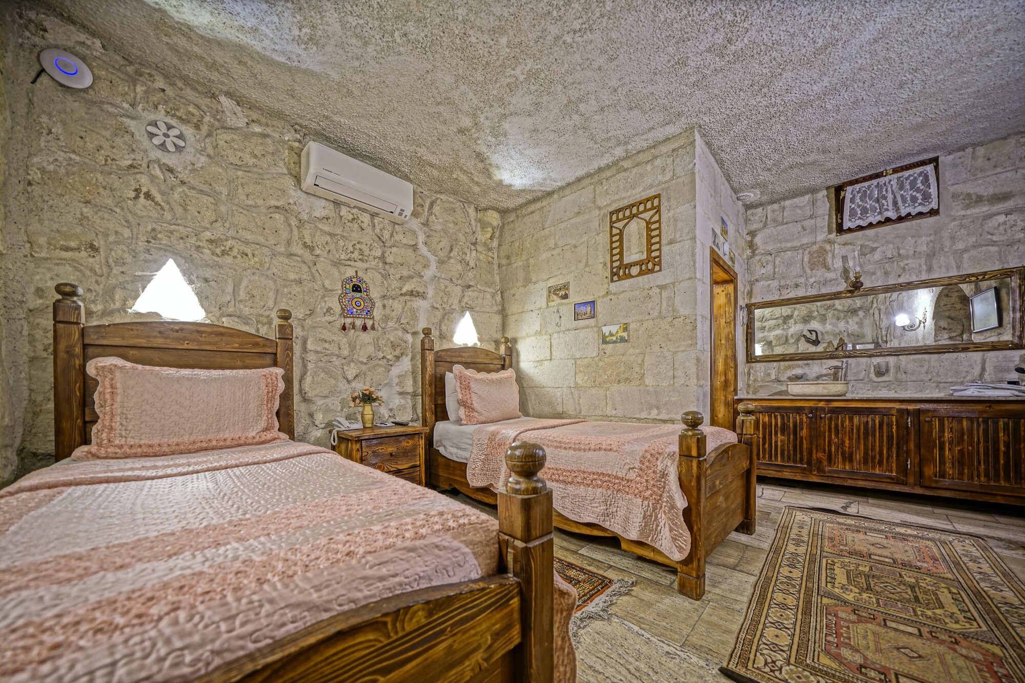 Stone, Economy, Twin Beds