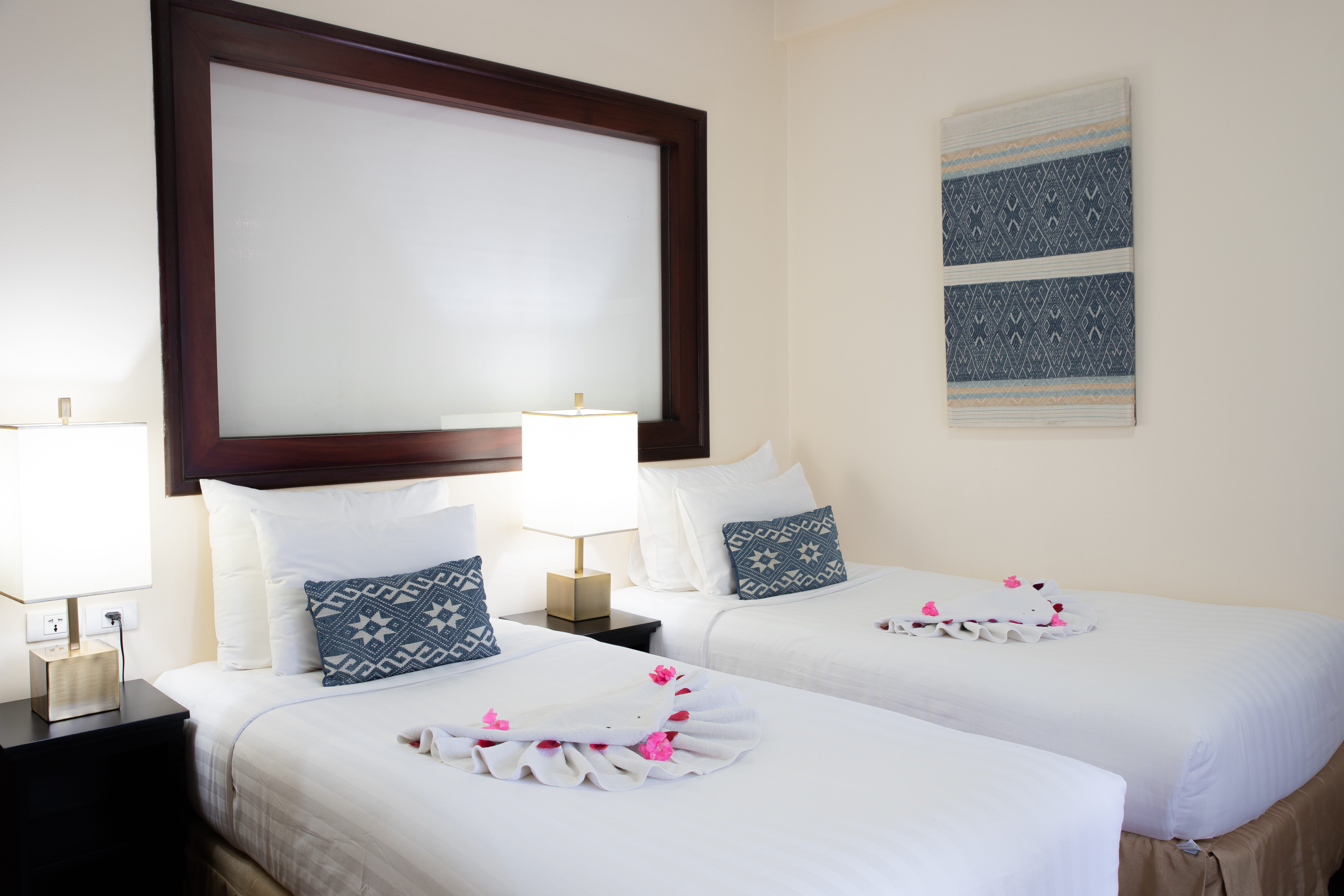 DELUXE, TWIN BEDS, BALCONY
