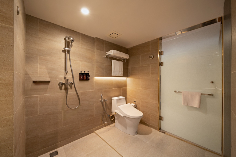 Model J Hotel BSD Carstensz 11/11