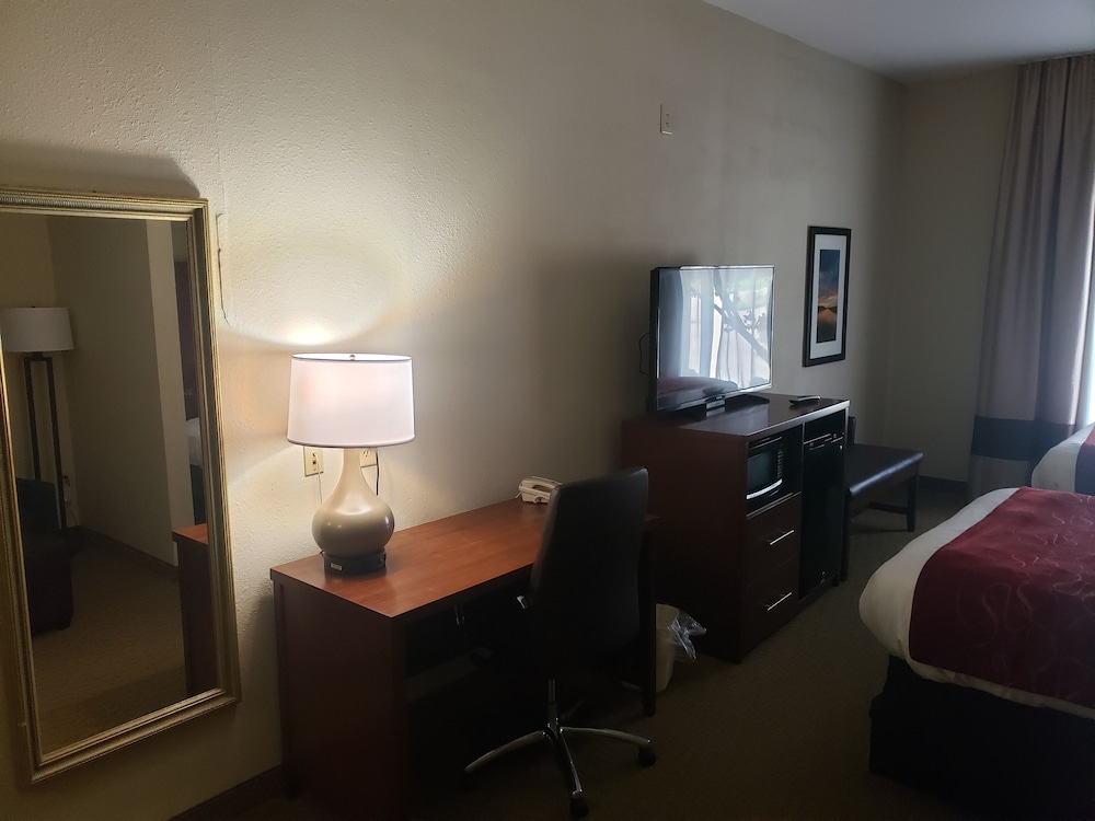 Comfort Suites South Point Huntington 30/43
