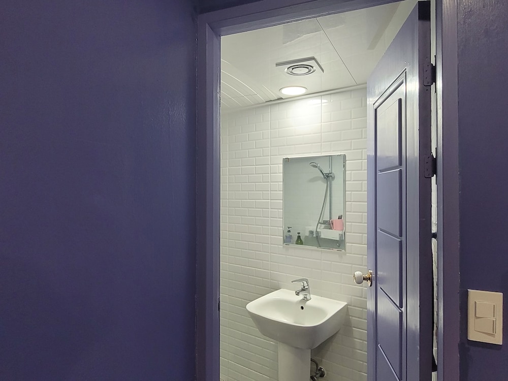 Vision Guest House 44/50