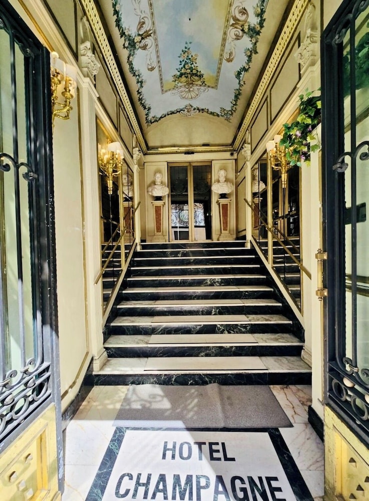 Hotel Champagne Palace 11/67
