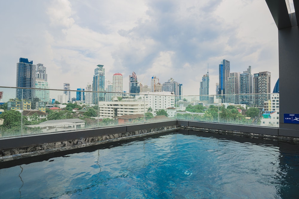 Voque Hotel & Serviced Residence Sukhumvit 51 31/37