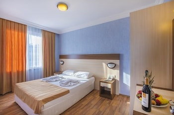 Hawaii Suite Beach Hotel 14/50