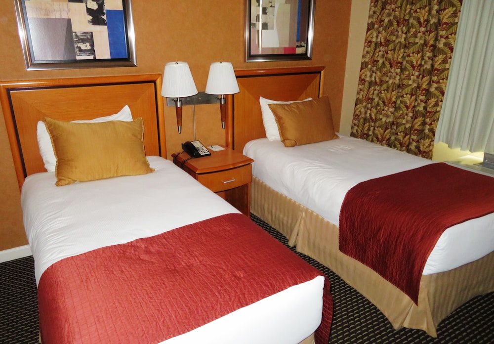 Room at Skyline Hotel New York, NEW YORK - NY