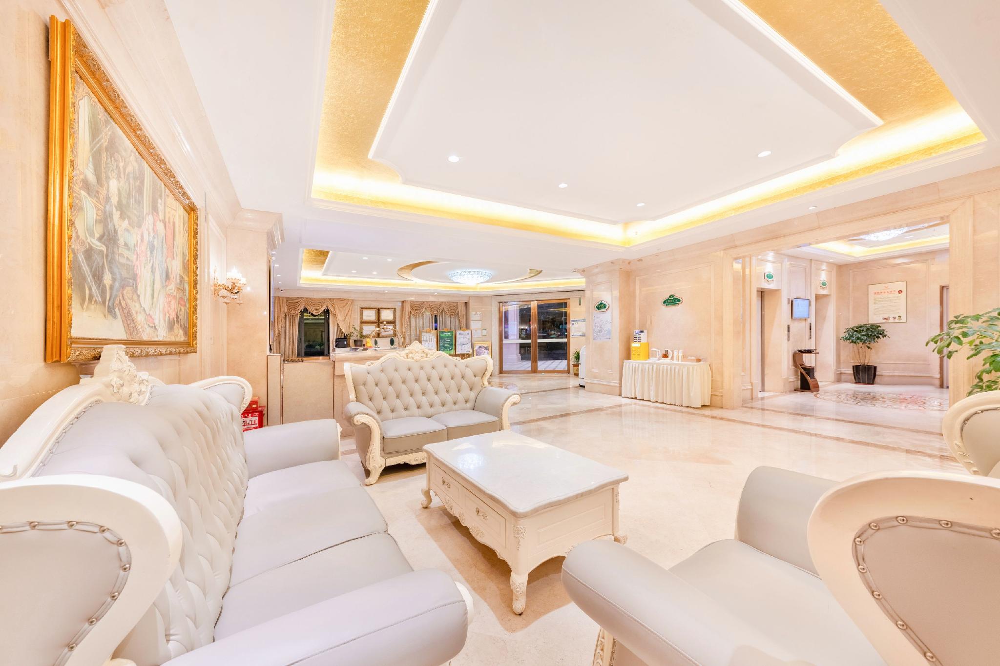 Vienna Hotel (Shenzhen Botanical Garden Road store) 44/52