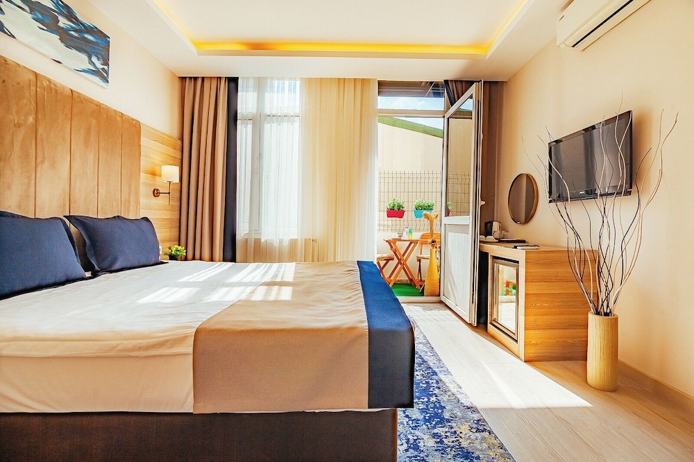 Comfort Beige Hotel 8/50