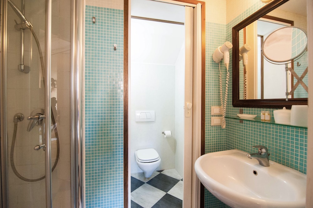 3749 Ponte Chiodo Guest House 40/46