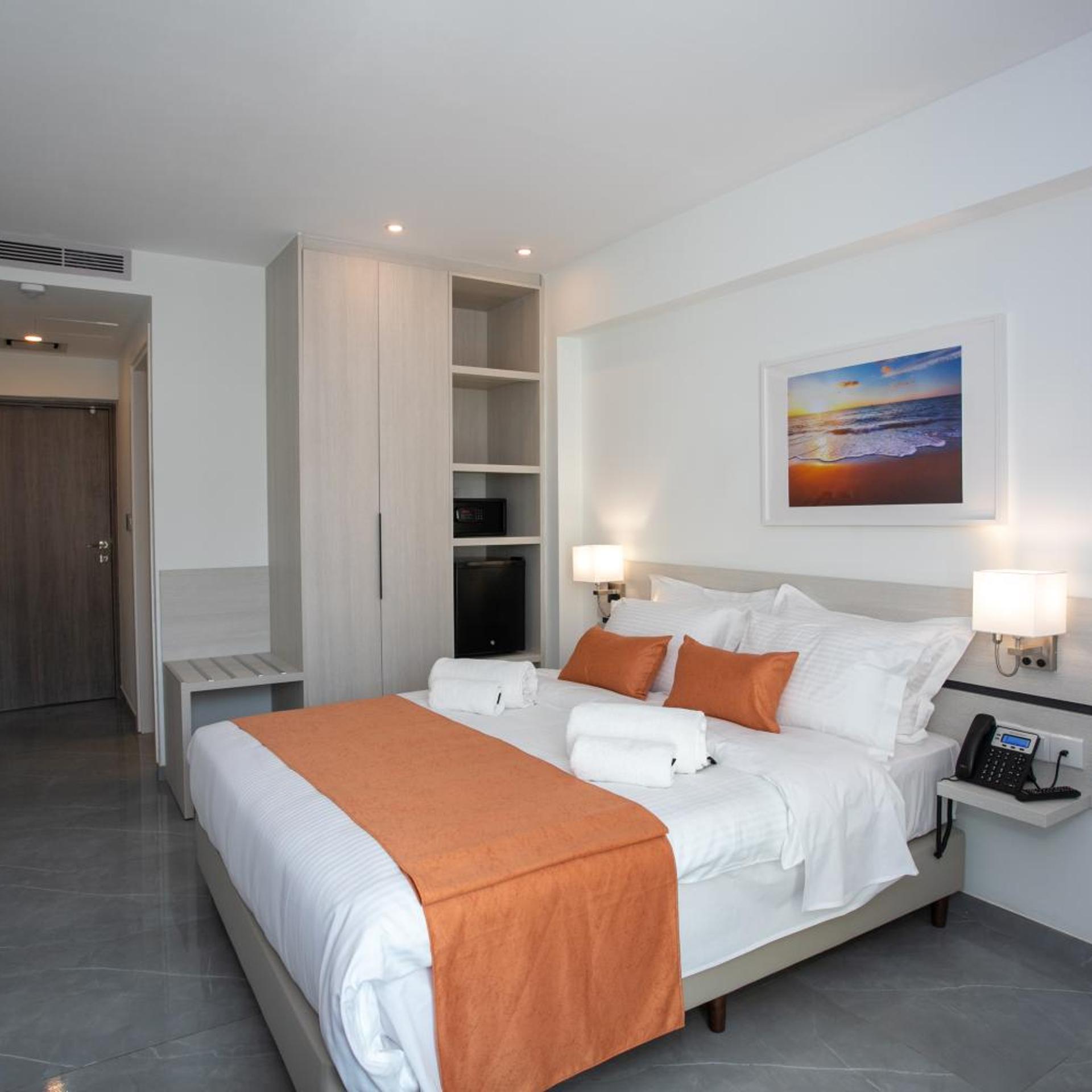 Room, Triple, Queen Bed, Sofa