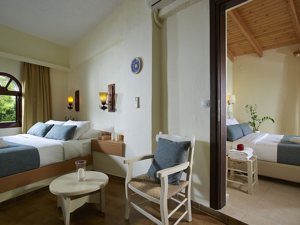 CHC Coriva Beach Hotel and Bungalows 29/75