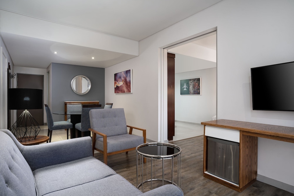 Protea Hotel By Marriott O R Tambo Airport 30/41