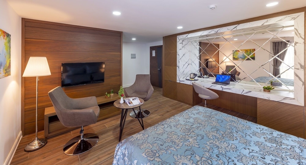 Novel Centre Point Hotel 14/24