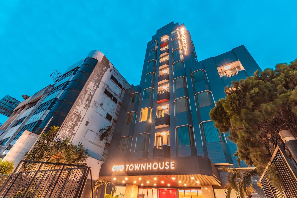 OYO Townhouse 2 Hotel Gunung Sahari 4/67