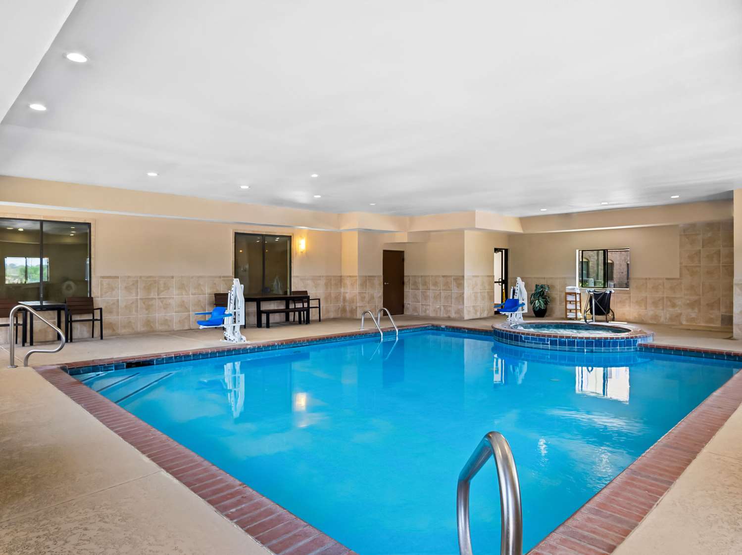 Comfort Suites Lindale - Tyler North 10/15