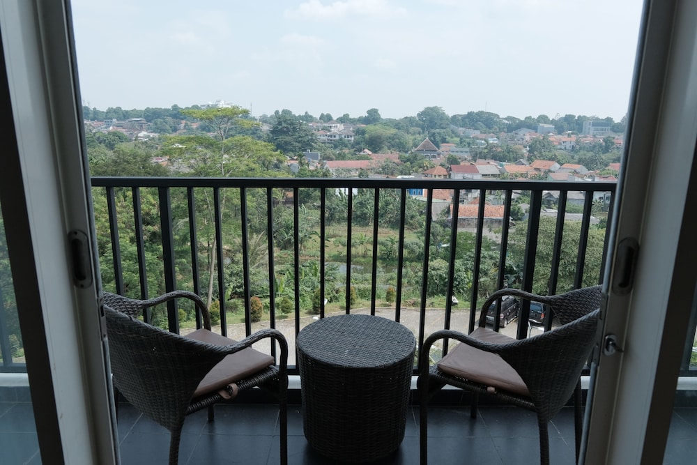 Padjadjaran Hotel 68/70