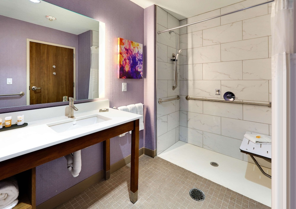 La Quinta Inn & Suites By Wyndham Lakeway 44/44