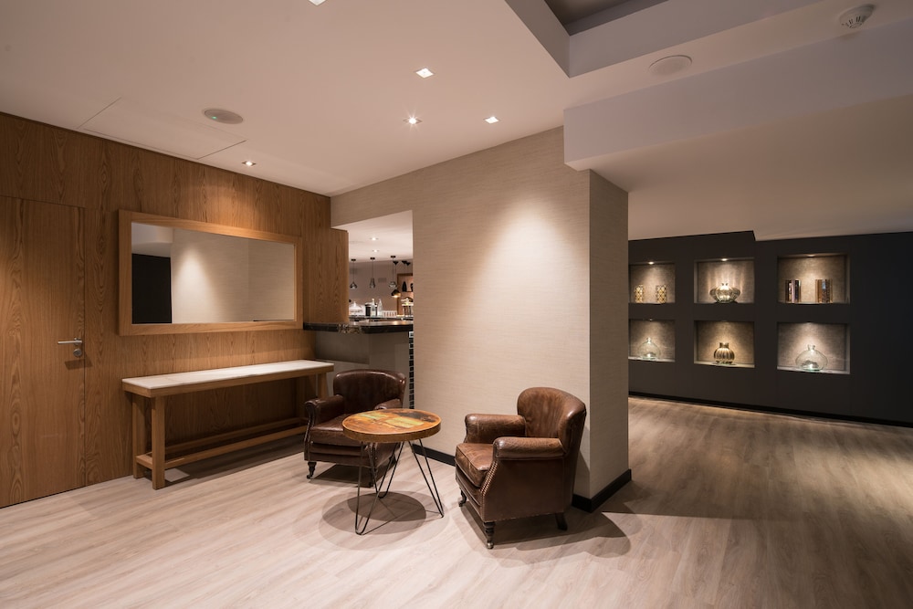 Catalonia Born Hotel 36/62