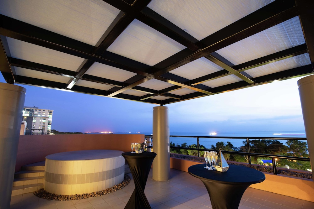DoubleTree by Hilton Darwin Esplanade photo2