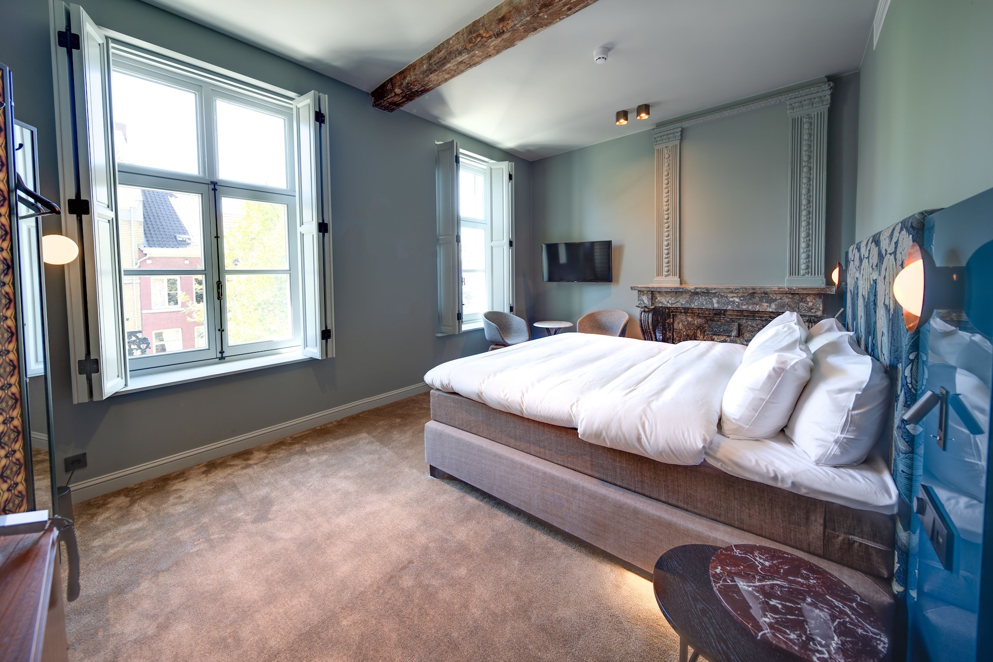 EXECUTIVE, DOUBLE BED