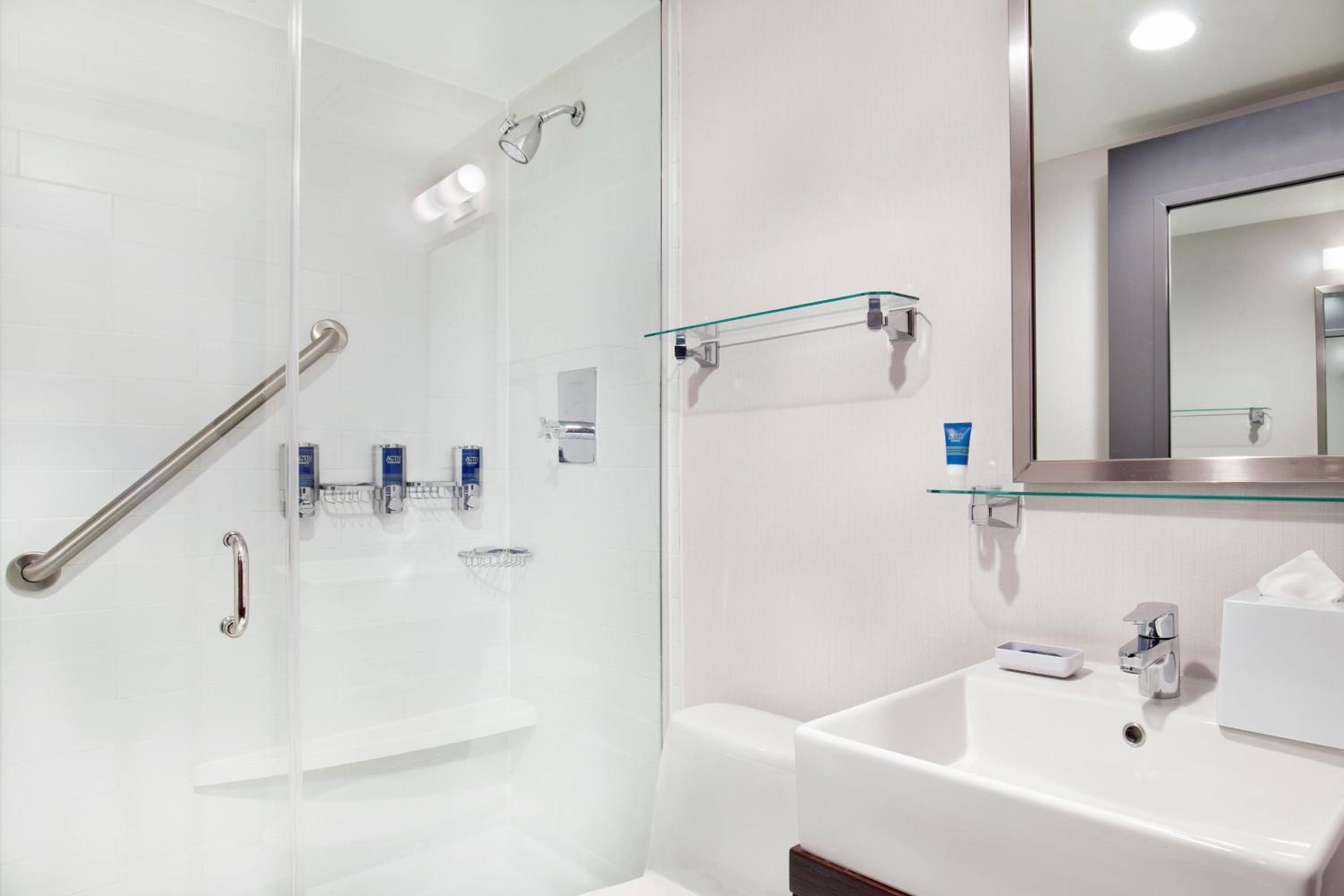 غرفة ديلوكس بسرير مزدوج، Four Points by Sheraton Midtown Times Square 7/8