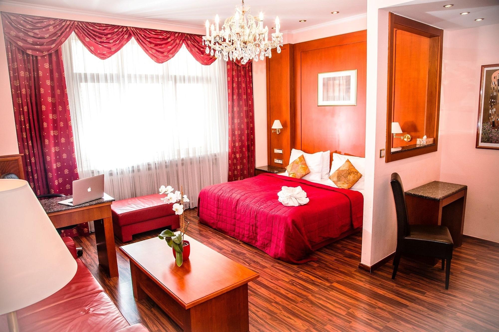 Junior Suite, Studio, Jetted Tub