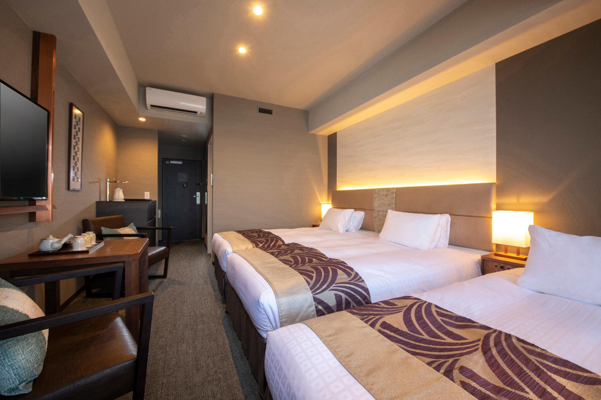 DELUXE, 3 BEDS, WITH EXTRA BED, WASHING MACHINE