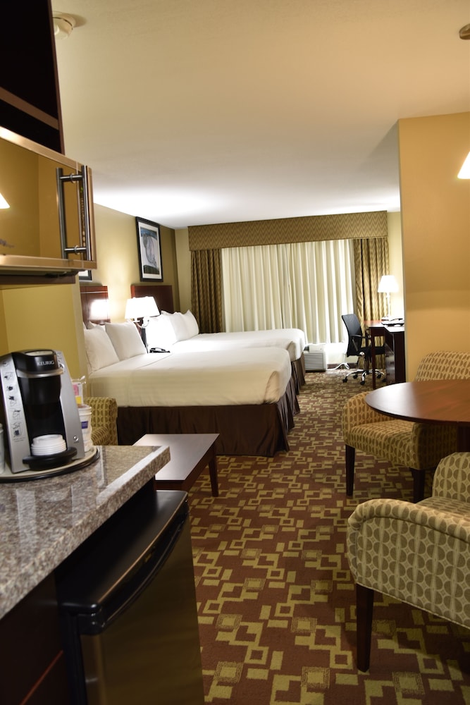 Holiday Inn Express Hotel And Suites St Charles 25/56
