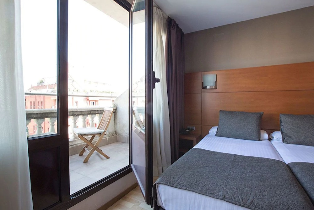 SUPERIOR, TWIN BEDS, BALCONY