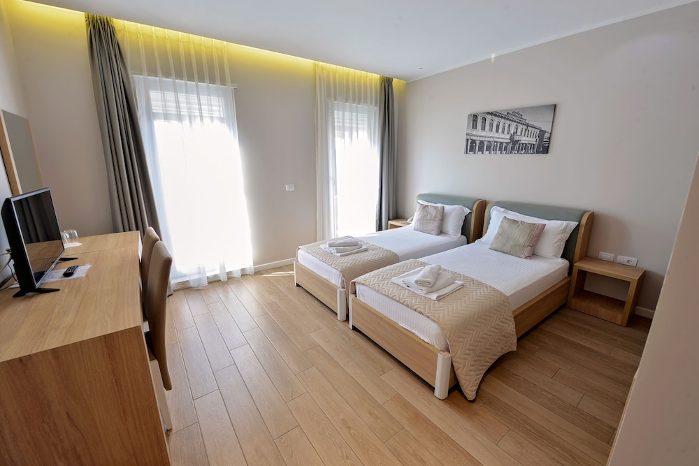 Alis Hotel 24/54