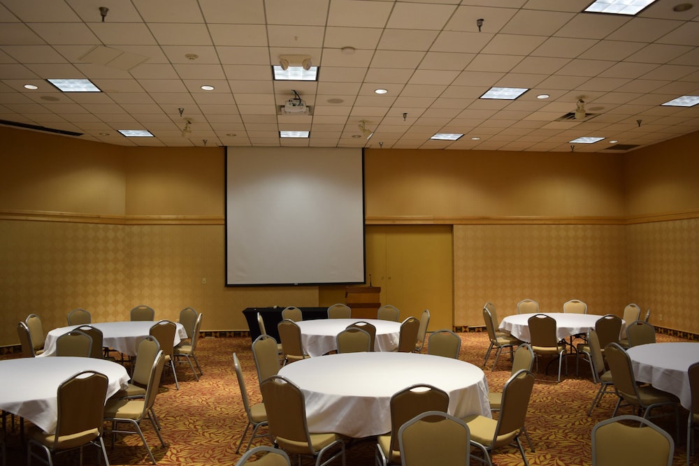 Gateway Hotel and Conference Center 43/53