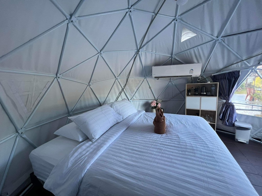 Vip, Dome, Queen Bed