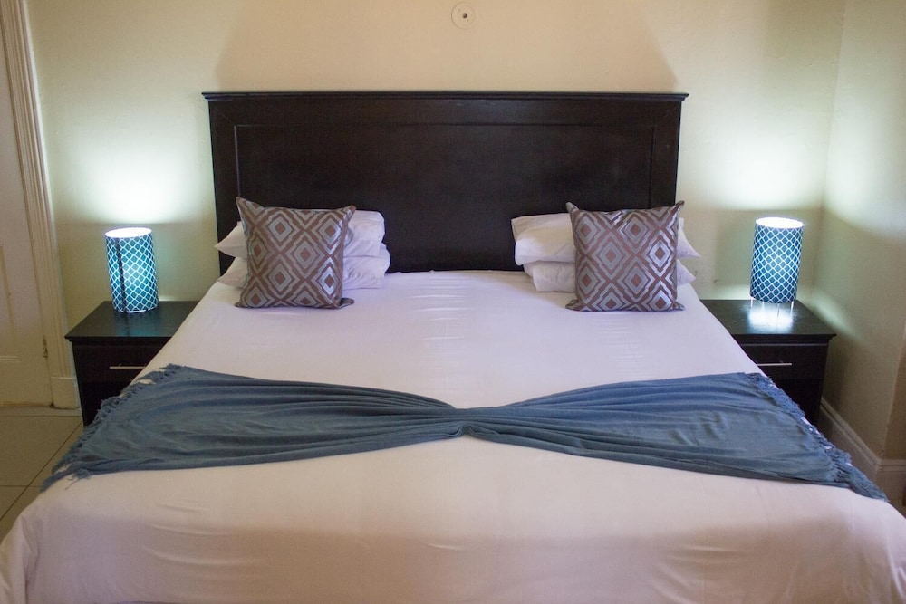 Maple's Guest House 6/18