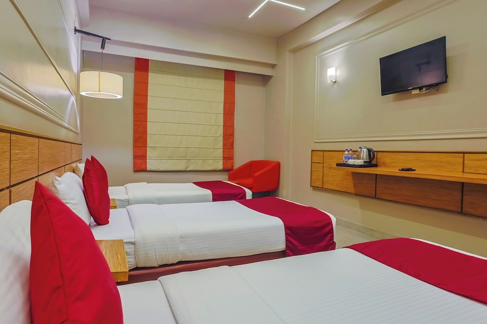 Max Hotel Prayagraj 15/48
