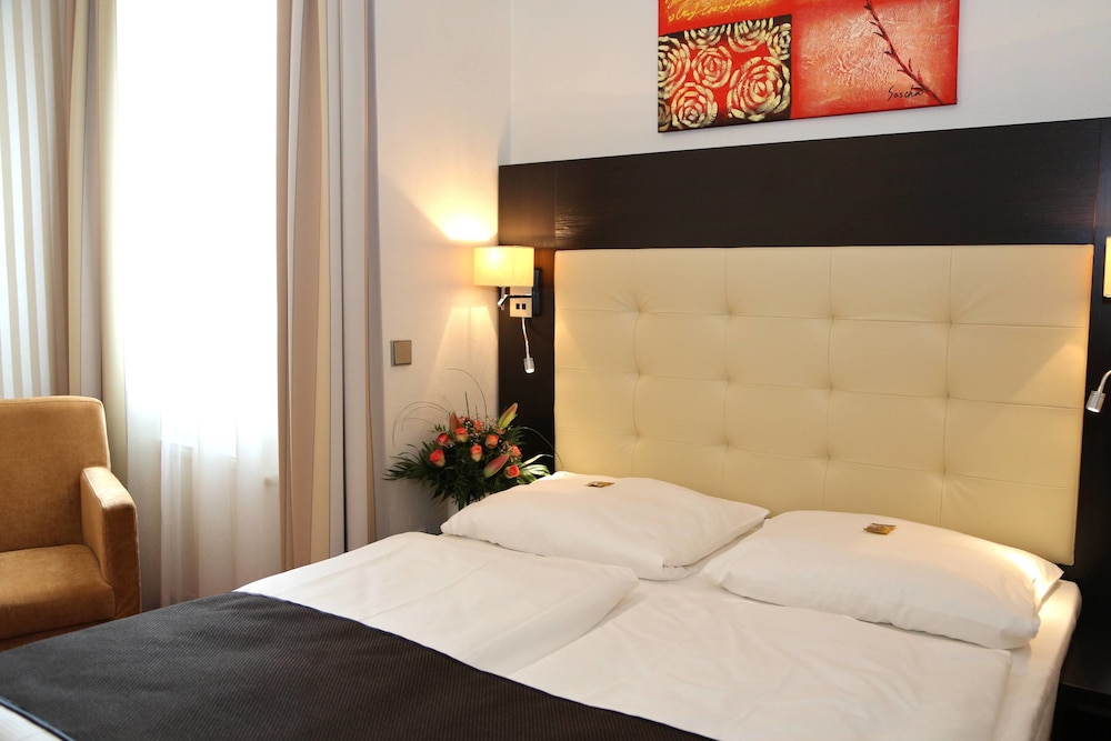 Hotel Herbst GmbH 2/33