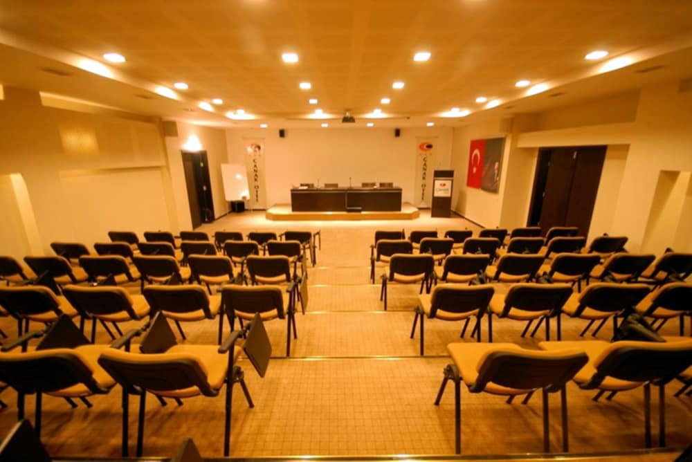 Canak Hotel 52/61