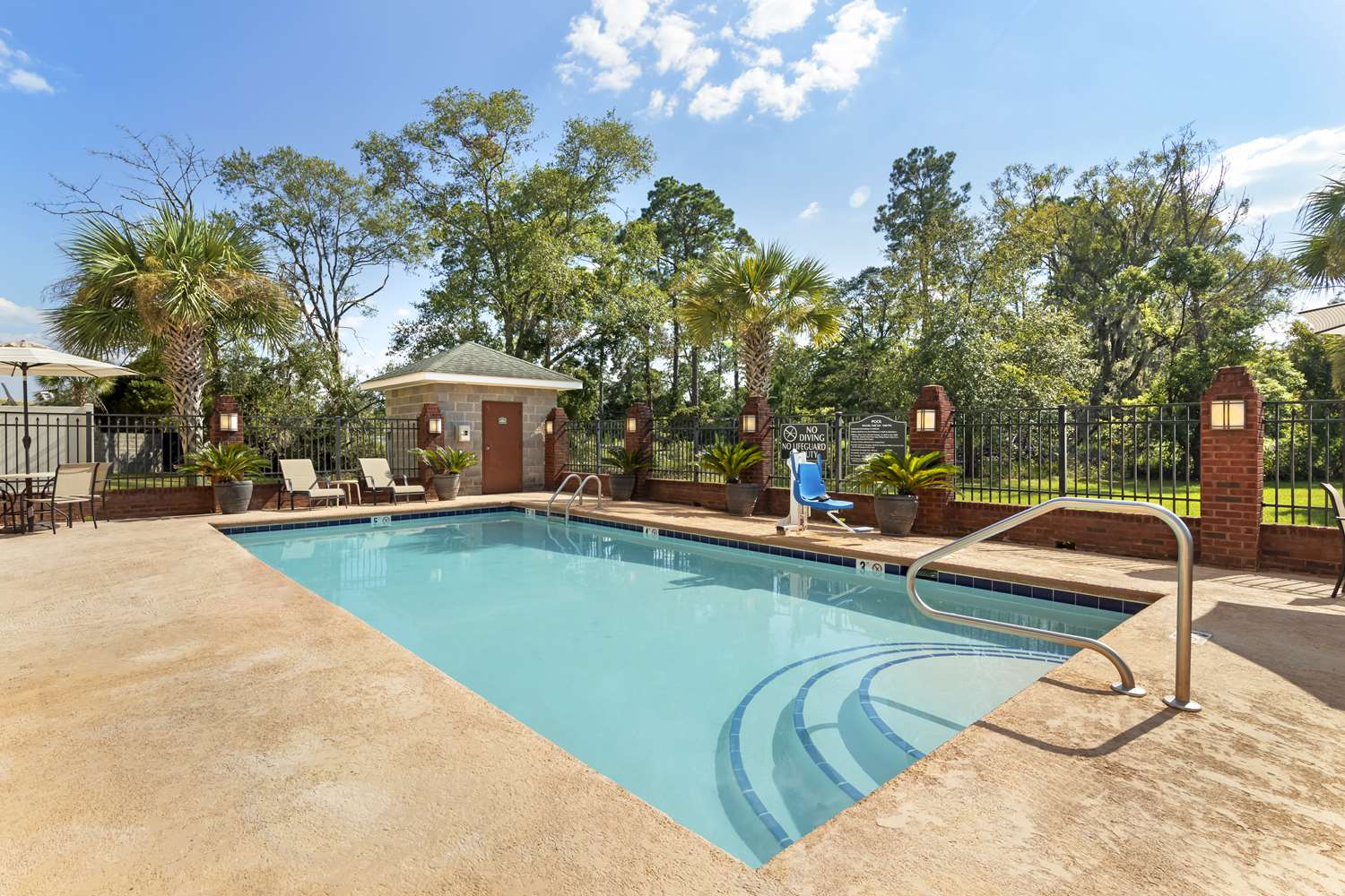 Best Western Plus Bradbury Inn & Suites 39/39