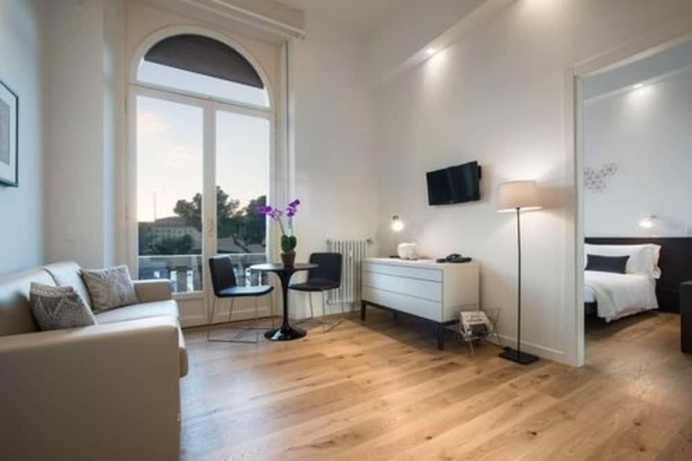 7florence Bandb 18/24