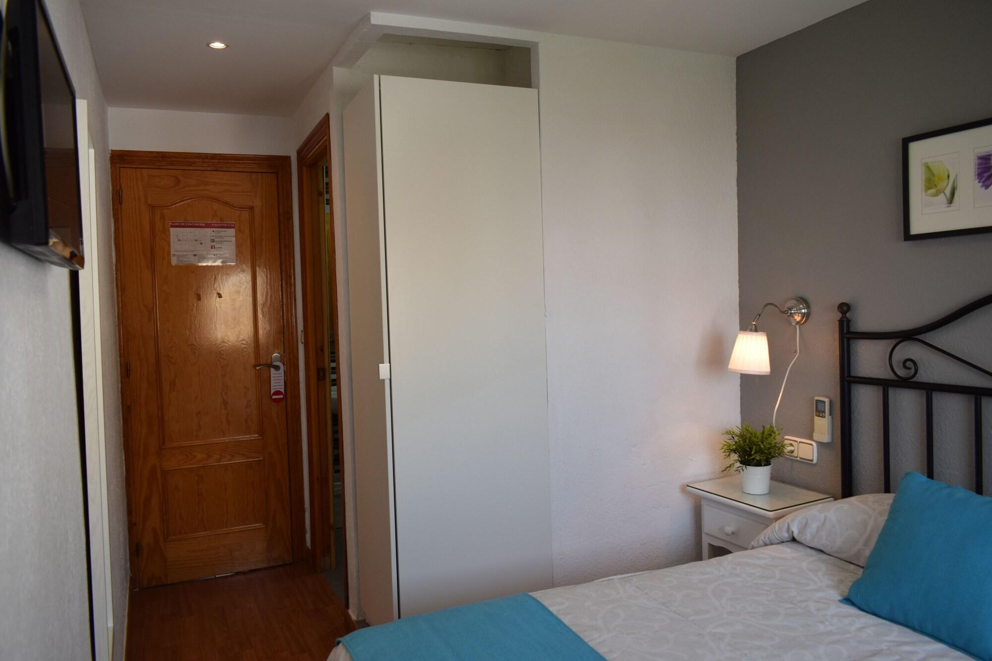 Hostal Juan De Austria 31/50