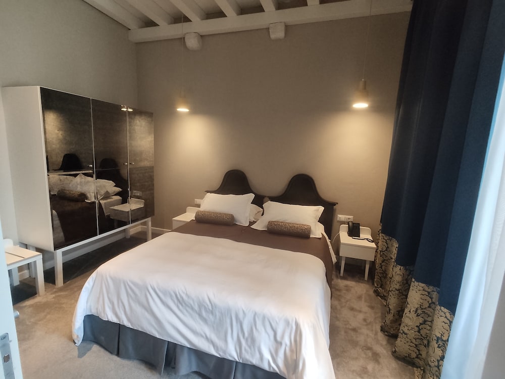 Junior Suite, Twin Beds, Sea View 4/5
