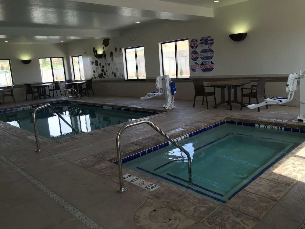 Sleep Inn & Suites Page at Lake Powell 36/51
