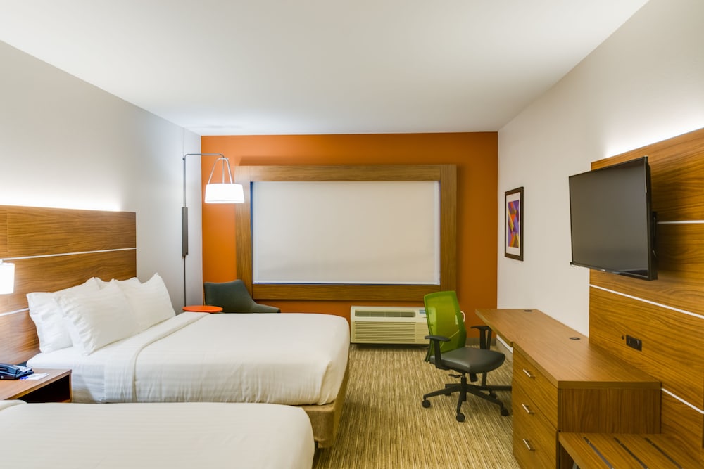 Holiday Inn Express Suites Russellville 17/59