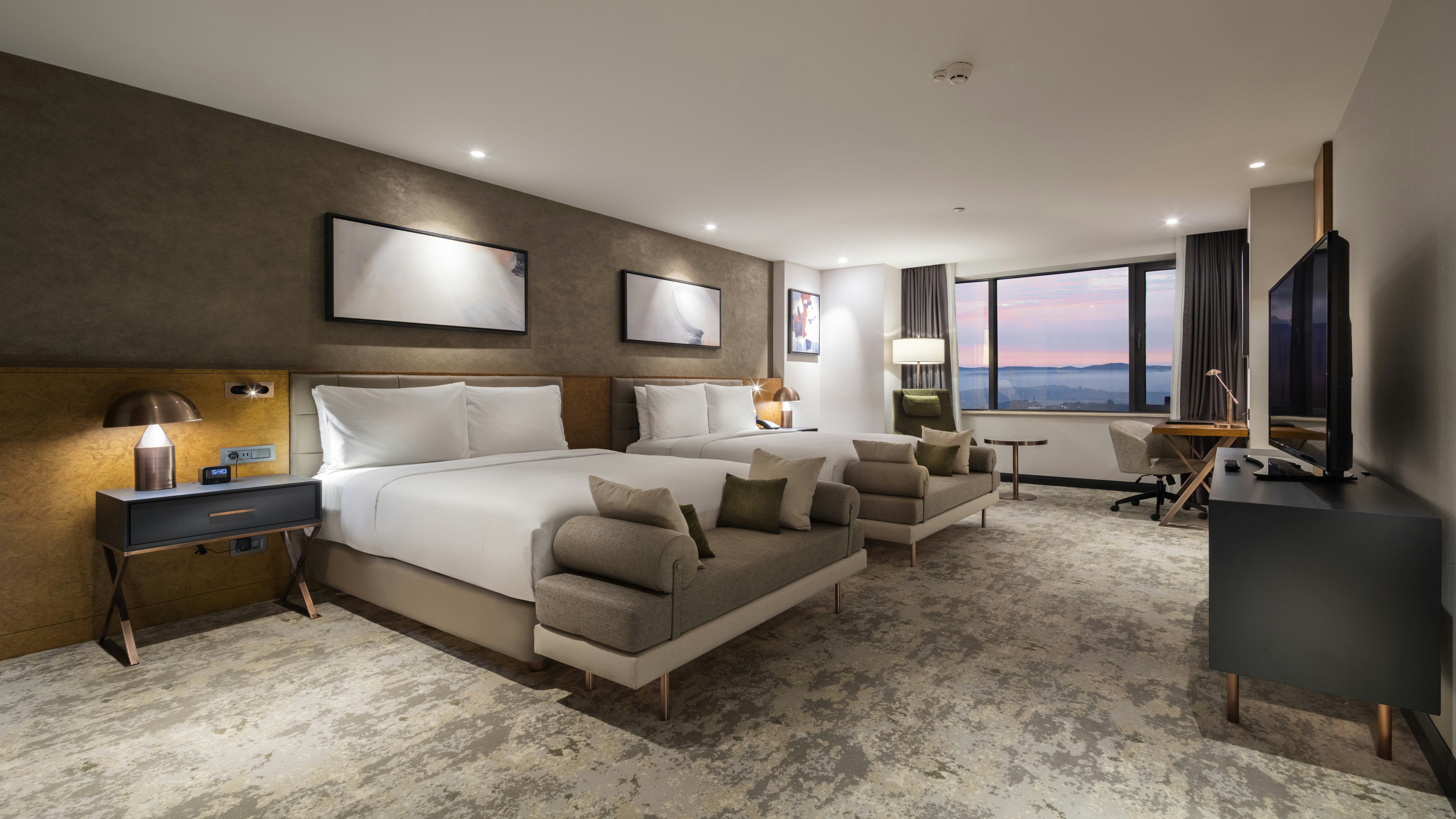 Executive, 2 Queen beds