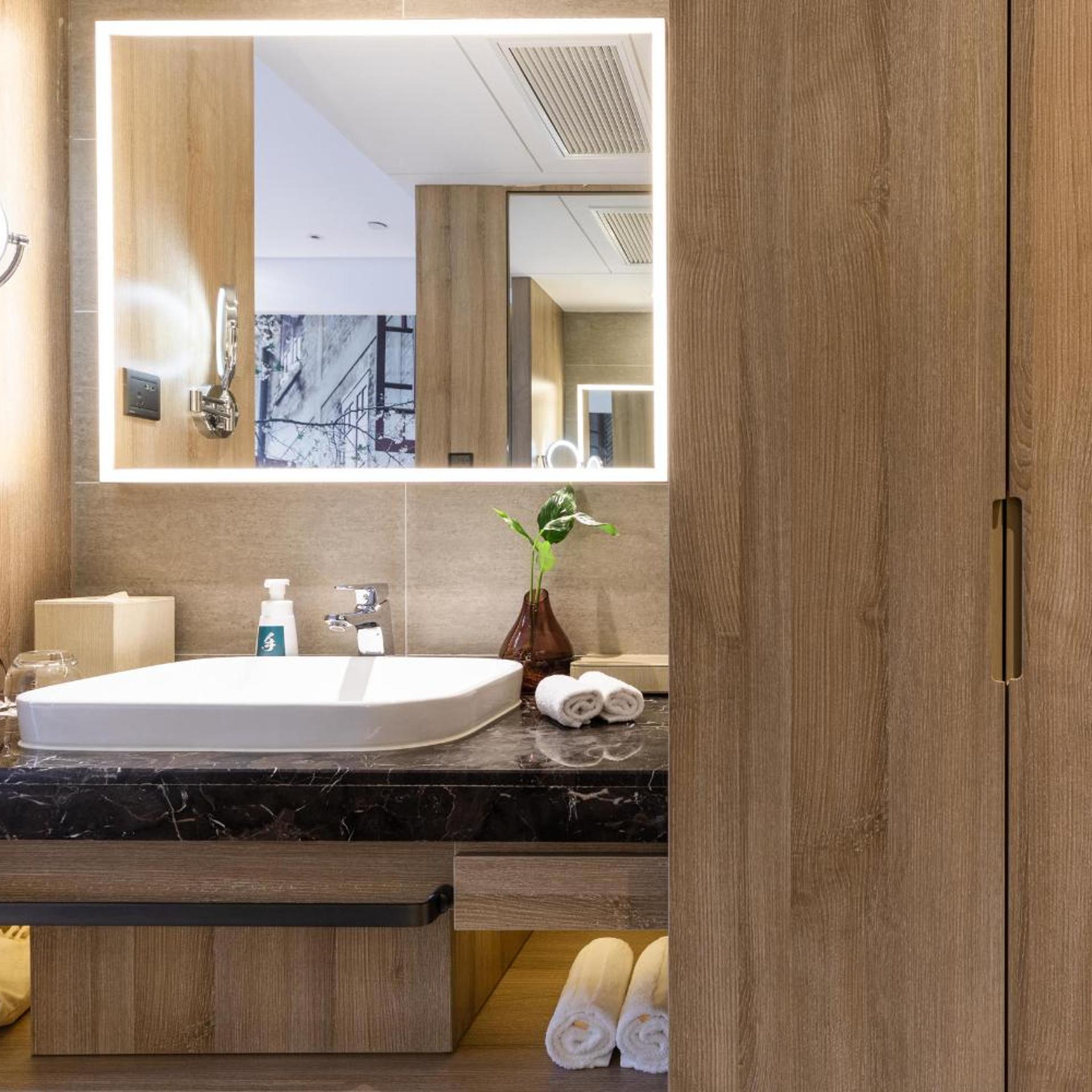 Atour Hotel Wuhan Changqing Road 67/74